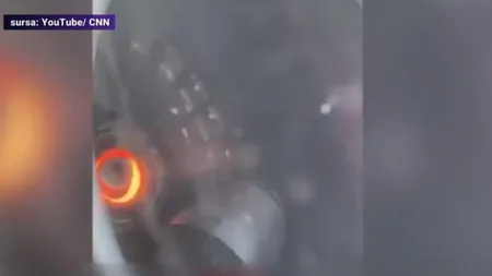Clipe de panică în aer! Motorul unui avion s-a rupt și a luat foc în timpul zborului. Totul a fost filmat - VIDEO