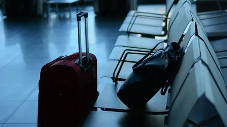 Trucul prin care un turist a evitat să plătească suprataxa de bagaj, pe aeroport. Şocate, autorităţile l-au lăsat în pace VIDEO