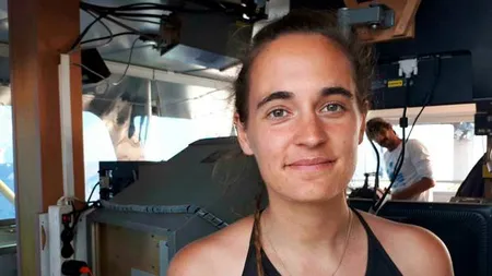 Căpitanul navei umanitare Sea-Watch, arestată pentru că a acostat forţat pentru a-i debarca pe migranţi