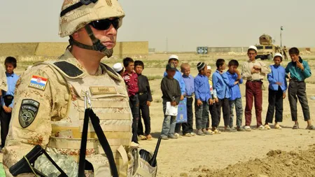 Un soldat croat a murit şi doi au fost răniţi într-un atentat cu maşină-capcană. Un kamikaze taliban a luat la ţintă vehiculul acestora