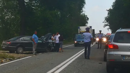 Mireasă, implicată într-un accident rutier. Tânăra a fost transportată de urgenţă la spital