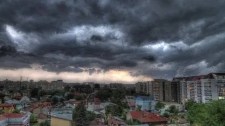 ATENŢIONARE METEO: COD GALBEN de ploi, vijelii şi grindină pentru jumătate din ţară