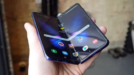 Galaxy Fold, primul telefon pliabil de la Samsung, scos la vânzare în septembrie