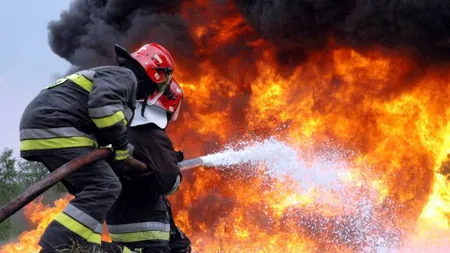 Incendiu violent la Sărata Monteoru, în judeţul Buzău