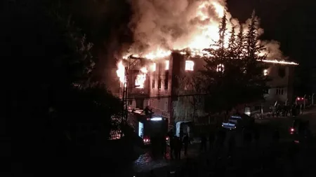 Decizie nedreaptă a unui tribunal în cazul incendiului catastrofal de la un internat de fete. 12 persoane au murit flăcări