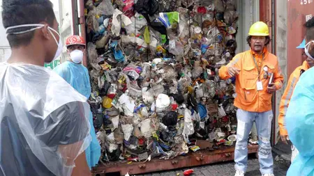 Un ONG a strâns 38 de kilograme de deşeuri de pe plaja din Barcelona. Militanţii pentru mediu se prăgătesc să vină şi în România
