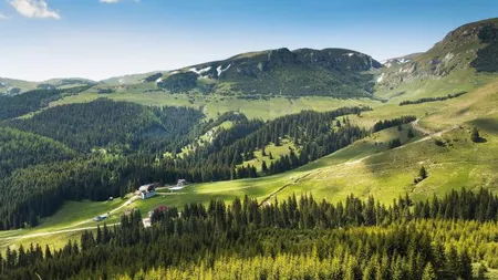 Un turist a căzut de la etajul trei al unui hotel din Munţii Bucegi