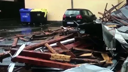 Acoperişul unui liceu din Bacău, smuls de vânt. Furtuni violente în mai multe zone din ţară