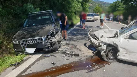 Accident grav în Vâlcea. Cinci victime, printre care o gravidă şi două fete