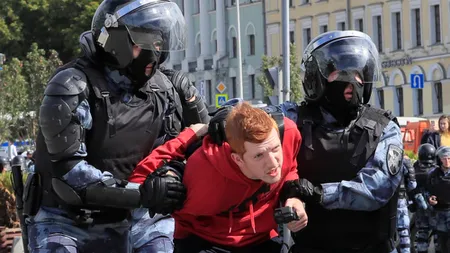 Peste 1400 de arestări la Moscova în timpul unui protest