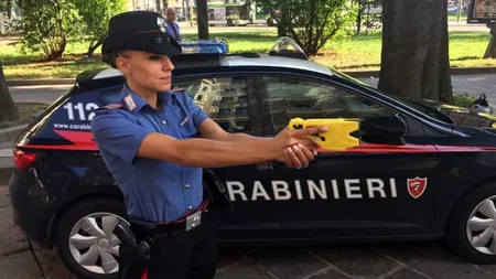 Spectacol conjugal: un bărbat a ieşit în balcon şi a început să tragă cu arma după ce se certase cu partenera lui de viaţă