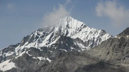 Doi alpinişti au murit în timp ce escaladau unul dintre cele mai înalte vârfuri din Alpii Elveţieni