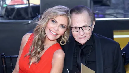 Larry King divorţează de a şaptea nevastă. Motivul ar fi legat de infidelitatea soţiei