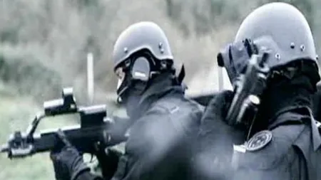 Atac sângeros la Lyon, doi bărbaţi s-au reprezit cu cuţitele asupra oamenilor. Cel puţin un mort şi nouă răniţi