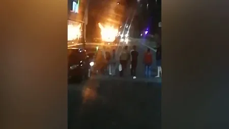 Maşină arsă într-o parcare din Buşteni