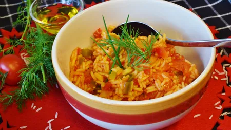 Orez cu pui şi legume