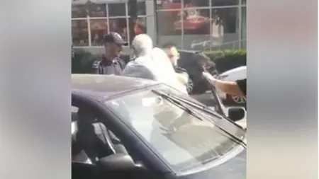Anchetă la IPJ Ialomiţa după ce doi poliţişti au fost implicaţi într-o altercaţie cu trecători când încercau să încătuşeze un şofer