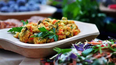 Salată de boeuf cu piept de curcan