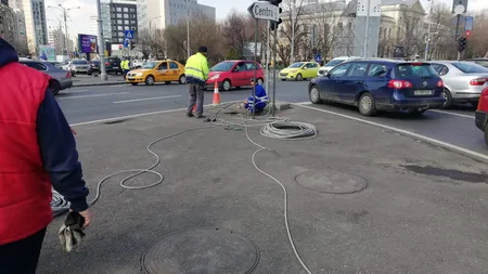 Lucrări la semafoarele din Piaţa Victoriei