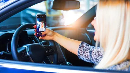 Atenţie, şoferi! Noi sancţiuni pentru folosirea telefonului mobil de către conducătorii auto