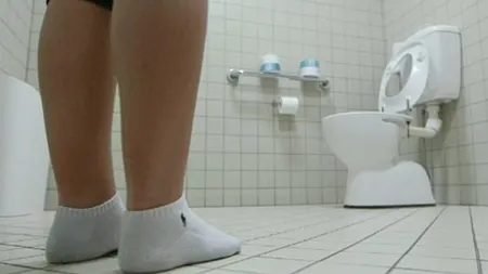Mare atenţie la toaletele publice sau la cabinele de probă din magazine! Fugi dacă vezi un astfel de obiect