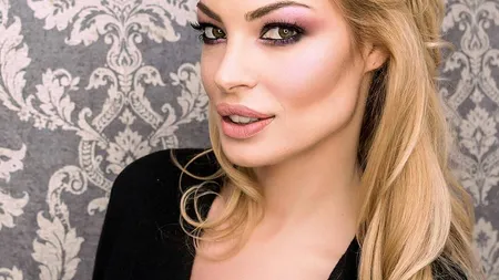 Valentina Pelinel, în vacanţă la mare. Cu cine a fost surprinsă soţia lui Cristi Borcea FOTO