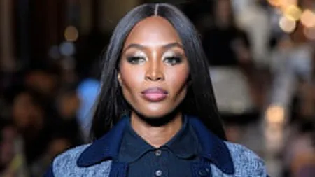 Naomi Campbell a defilat la Londra pentru o gală de caritate