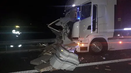 Doi bărbaţi au murit într-un accident pe autostrada A1. Erau opriţi pe banda de urgenţă