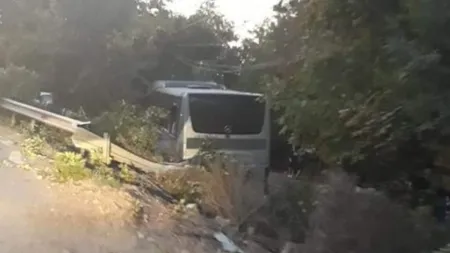 Accident cu autocar pe litoral. Mai multe persoane au fost rănite