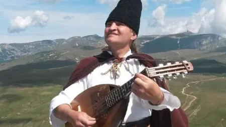 Doliu în muzică. Un cântăreţ de muzică populară a fost găsit mort în lacul dintr-un parc