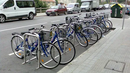 Rastelurile pentru biciclete devin obligatorii. Legea a trecut de Parlament