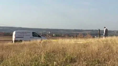 Cadavrul unui bărbat, găsit pe un câmp din judeţul Mehedinţi. Trupul a fost sfâşiat de animale