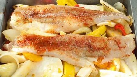 REŢETA ZILEI: Cod cu legume la cuptor