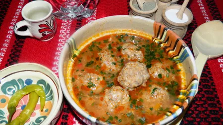 CIORBA de perisoare. 11 retete cu cele mai delicioase ciorbe de perisoare