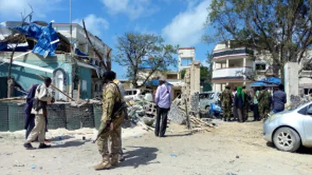 Explozii puternice şi focuri de armă în Mogadiscio asupra unei baze americane