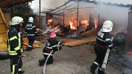 Incendiu la o fabrică de mobilă din Piteşti