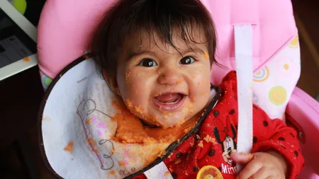Tabel diversificare. Alimentaţia copiilor, de la naştere până la un an, pas cu pas