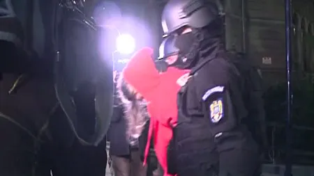 Bătăuşii din trafic, identificaţi şi duşi la audieri. Comportamentul celor doi i-a îngrozit pe şoferi VIDEO