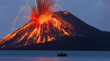 Erupţie vulcanică în Peru. Ubinas, cel mai activ vulcan din regiune provoacă 