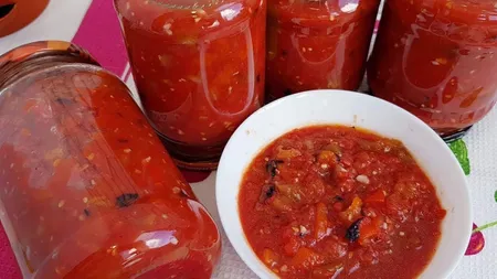 ZACUSCĂ DE VINETE făcută în casă. REŢETE ZACUSCĂ de vinete pentru ospeţe la gura sobei VIDEO