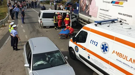Microbuz de transport persoane, implicat într-un accident pe DN 19