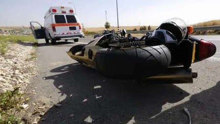 Doi tineri au murit după ce au intrat cu motocicleta într-un cap de pod, pe DN 68