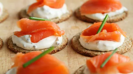Aperitiv cu somon şi cremă de brânză