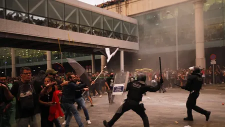 MAE: Atenţionare de călătorie la Barcelona, după protestele violente de luni