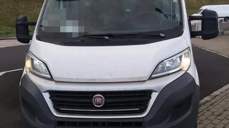 IMAGINI ŞOCANTE. Şofer român, găsit mort în cabina unei dubiţe, într-o parcare din Germania. 