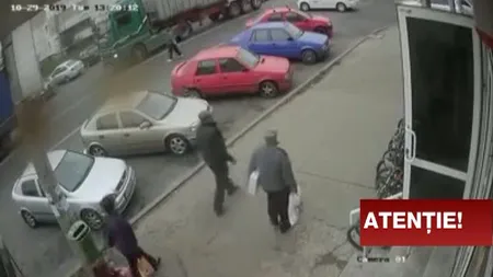 Accident înfiorător surprins de camere, o femeie a fost strivită de un camion. Şoferul a fost beat VIDEO