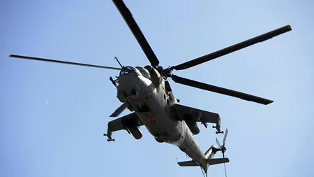 Un elicopter militar a distrus tribuna VIP la o paradă a Armatei. Imagini  unice din timpul incidentului VIDEO