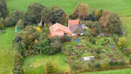 Povestea familiiei care aşteaptă sfârşitul lumii. Comunitatea din zonă este siderată