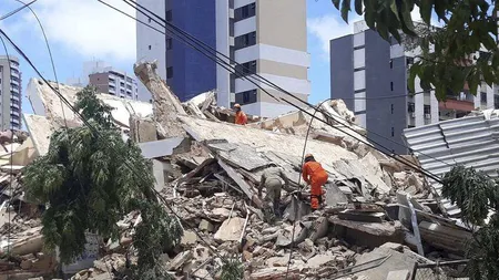 Un mort şi zece dispăruţi în urma prăbuşirii unei clădiri în Brazilia