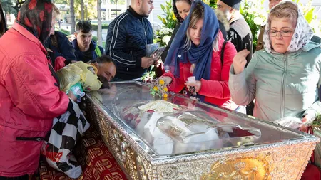 35.000 de pelerini s-au închinat la Sfânta Parascheva FOTO